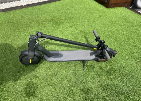 New Adults £260 AVAO Pro ES80 Electric Scooter 35km/h, 400W Motor, IPS65