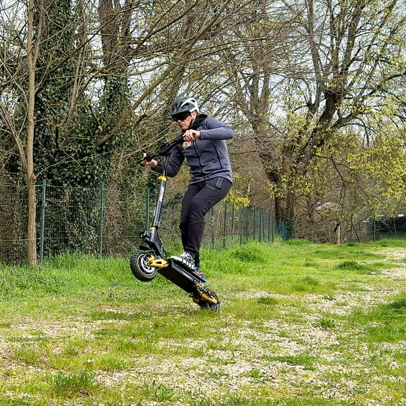 iENYRID ES1 | Electric Scooter | 2400W Dual Motor • 48V 20.8Ah • 40 MPH • 10” Tyres | Sold by Rydiqo®