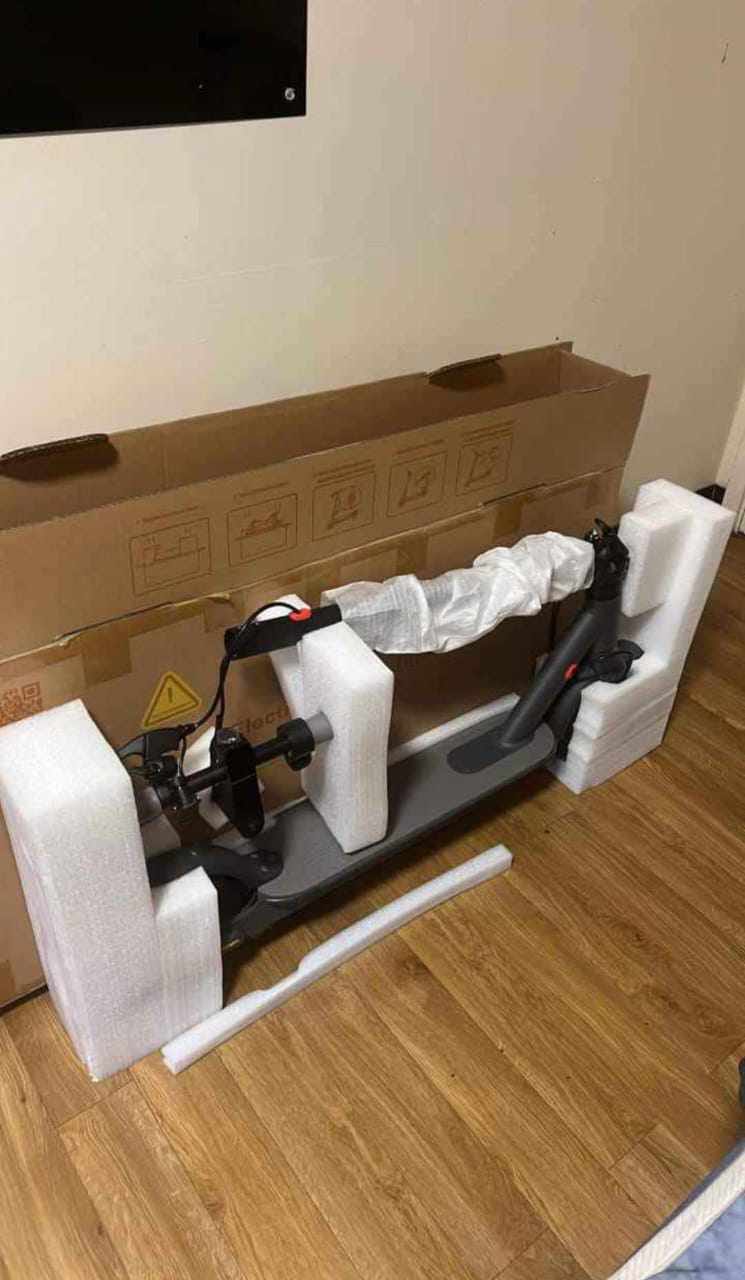 New Adults £260 AOVO Pro ES80 Electric Scooter 35km/h, 400W Motor, IPS65,